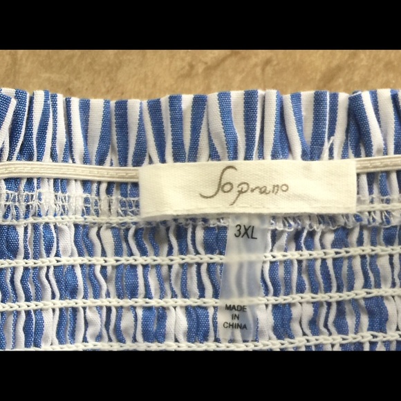 ❌SOLD❌HOST PICK 🎉🎊Embroidered Sleeve Shoulder Dress - Picture 6 of 8